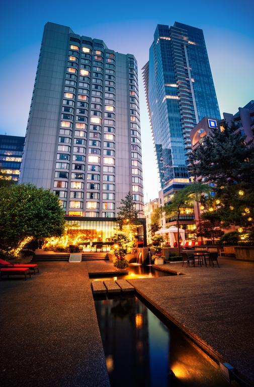 Four Seasons Hotel Vancouver Exterior photo